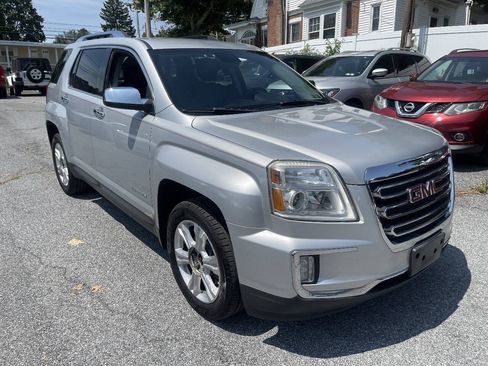 Used 2017 GMC Terrain SLT w/ Driver Alert Package I FWD image 3