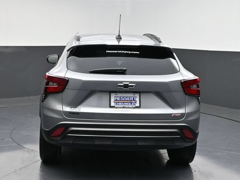 Used 2025 Chevrolet Trax RS w/ Sunroof Package FWD image 6