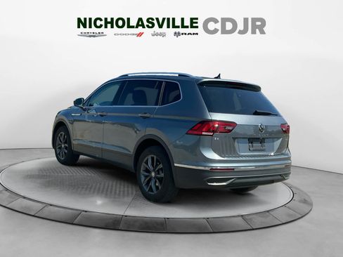 Used 2023 Volkswagen Tiguan SE w/ Panoramic Sunroof Package AWD/4WD image 3