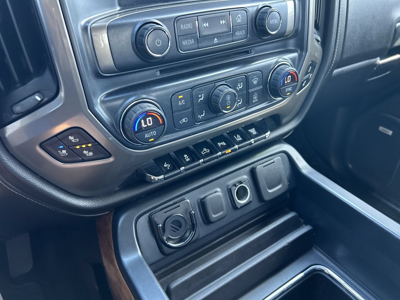 Used 2017 Chevrolet Silverado 2500 High Country w/ Duramax Plus Package AWD/4WD image 29