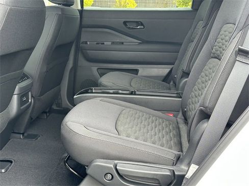 New 2025 Nissan Pathfinder SV w/ SV Premium Package image 16