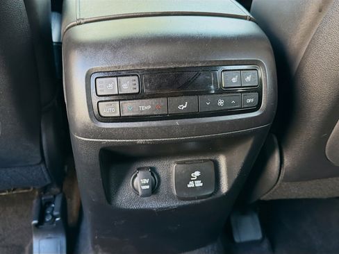 Used 2022 Hyundai Palisade Calligraphy image 23