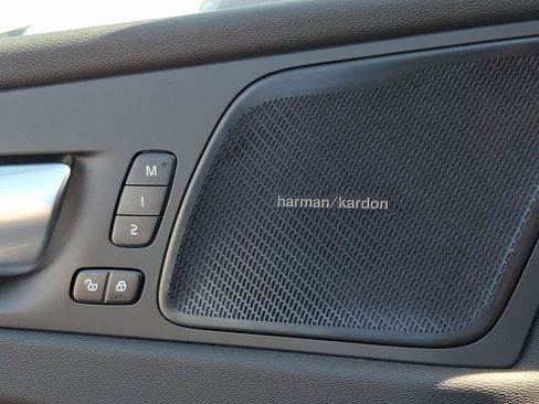 Used 2024 Volvo XC60 B5 Ultimate w/ Climate Package image 25