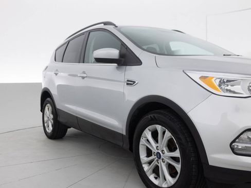 Used 2018 Ford Escape SE FWD image 11
