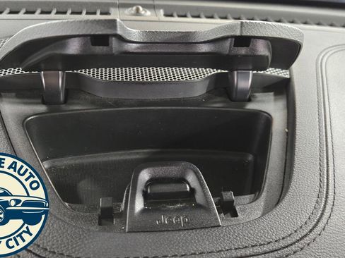 Used 2019 Jeep Cherokee Limited w/ Trailer Tow Group image 17