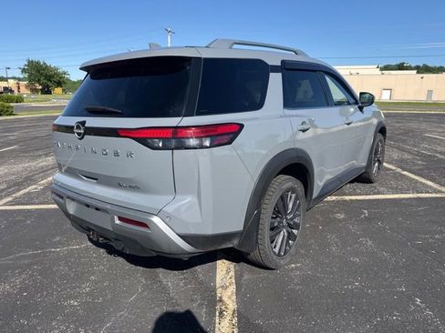 Used 2023 Nissan Pathfinder SL AWD/4WD image 4