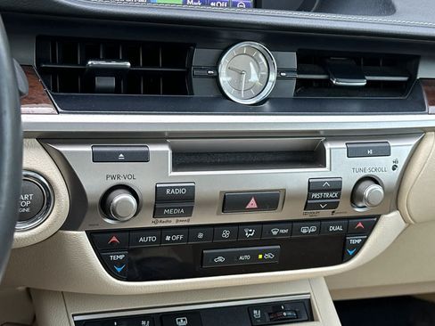 Used 2013 Lexus ES 350 w/ Luxury Pkg FWD image 20