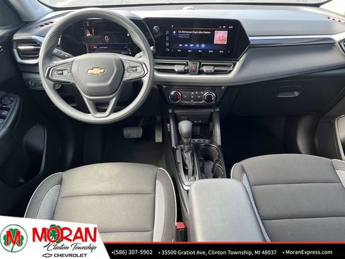 Used 2025 Chevrolet TrailBlazer LT AWD/4WD image 14