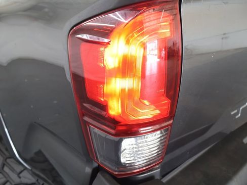Used 2019 Toyota Tacoma SR5 RWD image 27