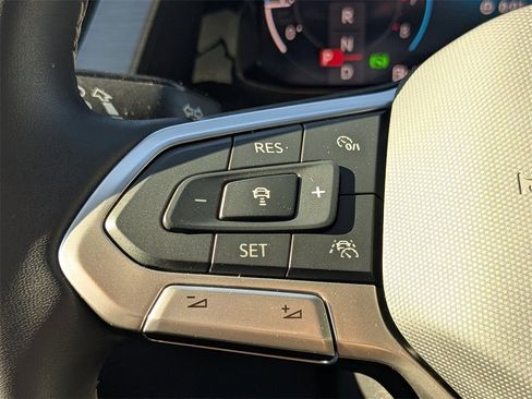 Used 2025 Volkswagen Atlas Cross Sport SE image 26