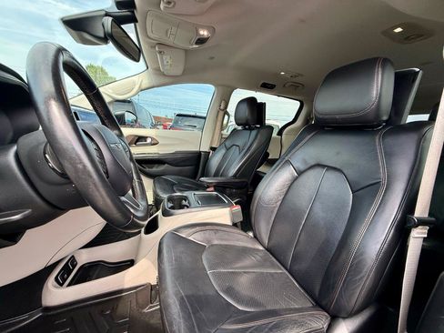 Used 2017 Chrysler Pacifica Touring-L Plus w/ Advanced Safetytec Group FWD image 15