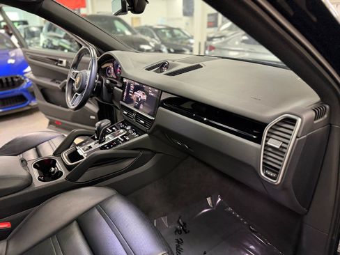 Used 2021 Porsche Cayenne S w/ Premium Package AWD/4WD image 37