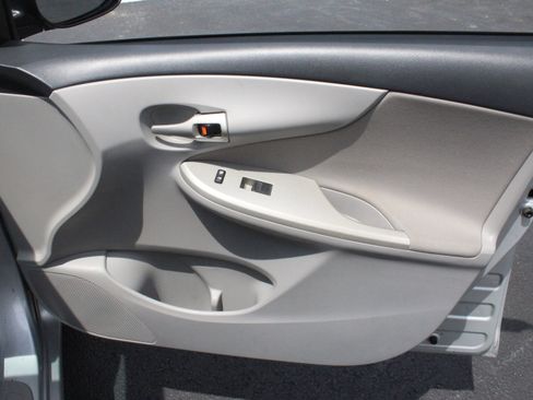 Used 2012 Toyota Corolla LE FWD image 26