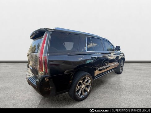 Used 2018 Cadillac Escalade Platinum AWD/4WD image 3