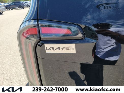 Certified 2024 Kia Telluride EX w/ EX Captain's Chair Package FWD image 11