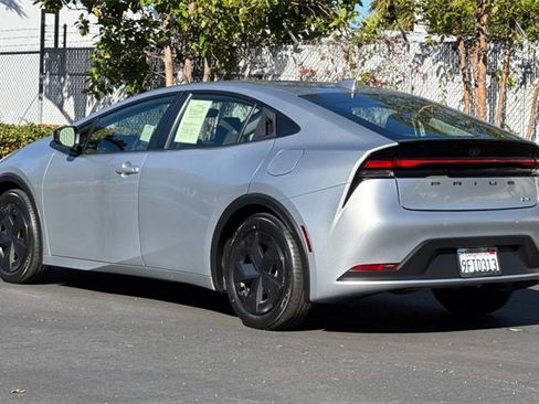 Used 2023 Toyota Prius LE image 6