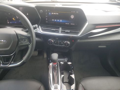Used 2025 Chevrolet Trax RS w/ Sunroof Package FWD image 11