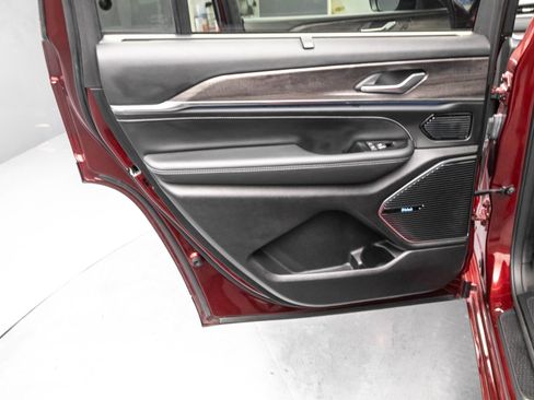 Used 2021 Jeep Grand Cherokee L Overland w/ Luxury Tech Group IV image 32