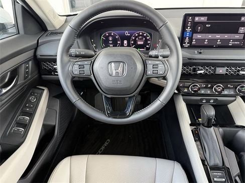 Used 2024 Honda Accord Touring image 12