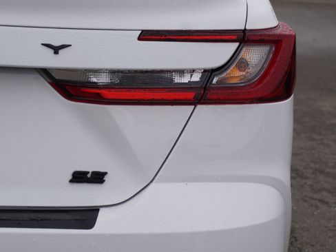 Used 2025 Toyota Camry SE image 11