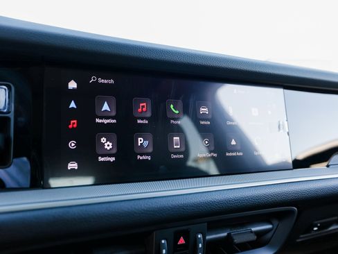 Certified 2025 Porsche Cayenne image 18