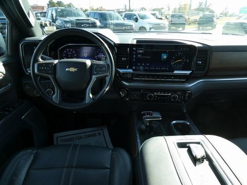 Used 2022 Chevrolet Silverado 1500 High Country w/ Technology Package image 19