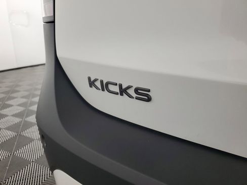 New 2026 Nissan Kicks SR FWD image 31