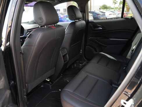 Used 2024 Chevrolet Trax RS w/ Sunroof Package FWD image 19