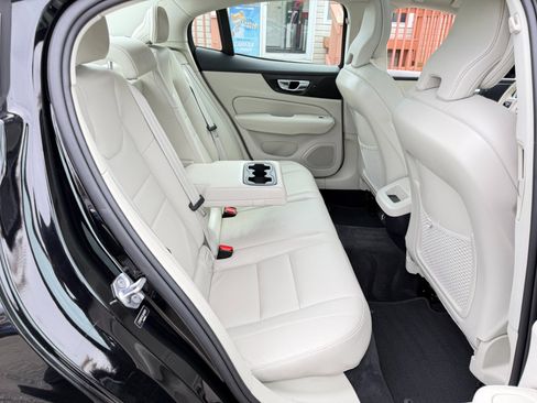 Used 2020 Volvo S60 T5 Momentum w/ Protection Package image 34