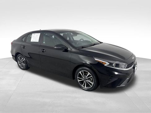 Used 2023 Kia Forte LXS w/ LXS Technology Package FWD image 9
