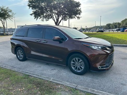 Used 2021 Toyota Sienna XLE FWD image 8