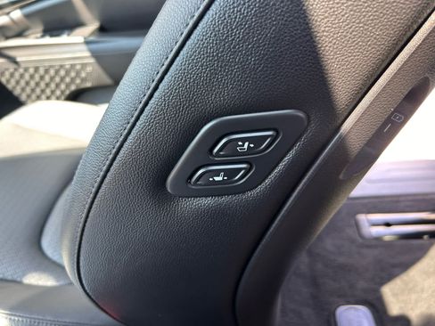 Used 2025 Kia Carnival SX Prestige FWD image 18