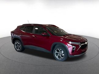 Used 2025 Chevrolet Trax LT w/ LT Convenience Package FWD video 2