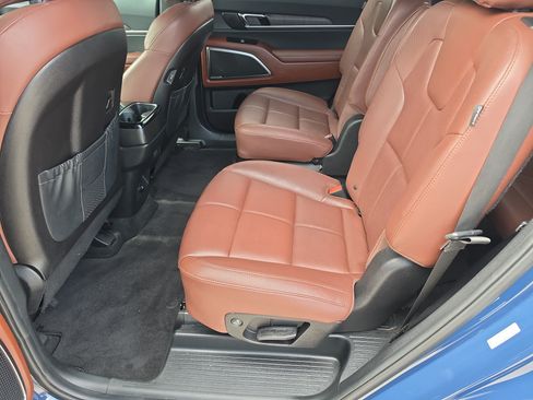 Used 2024 Kia Telluride SX w/ Towing Package FWD image 16