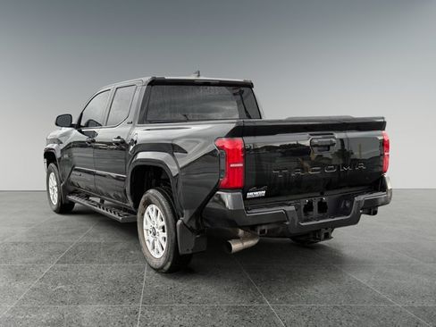 Certified 2025 Toyota Tacoma SR5 AWD/4WD image 4
