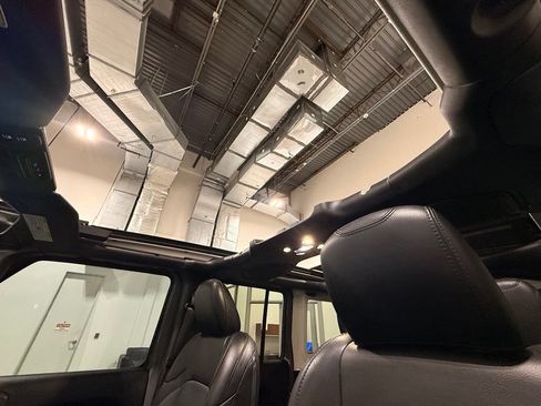 Used 2020 Jeep Wrangler Unlimited Sahara AWD/4WD image 18