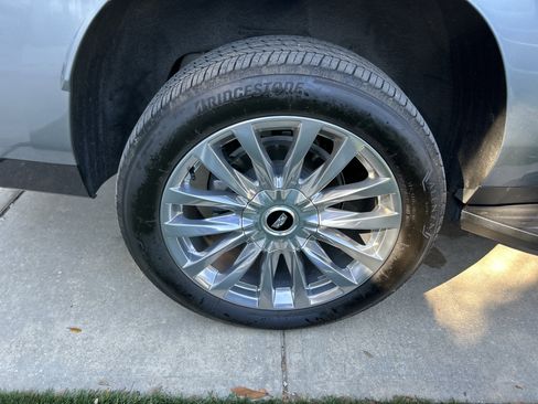 Used 2024 Cadillac Escalade ESV Premium Luxury w/ Performance Package image 10