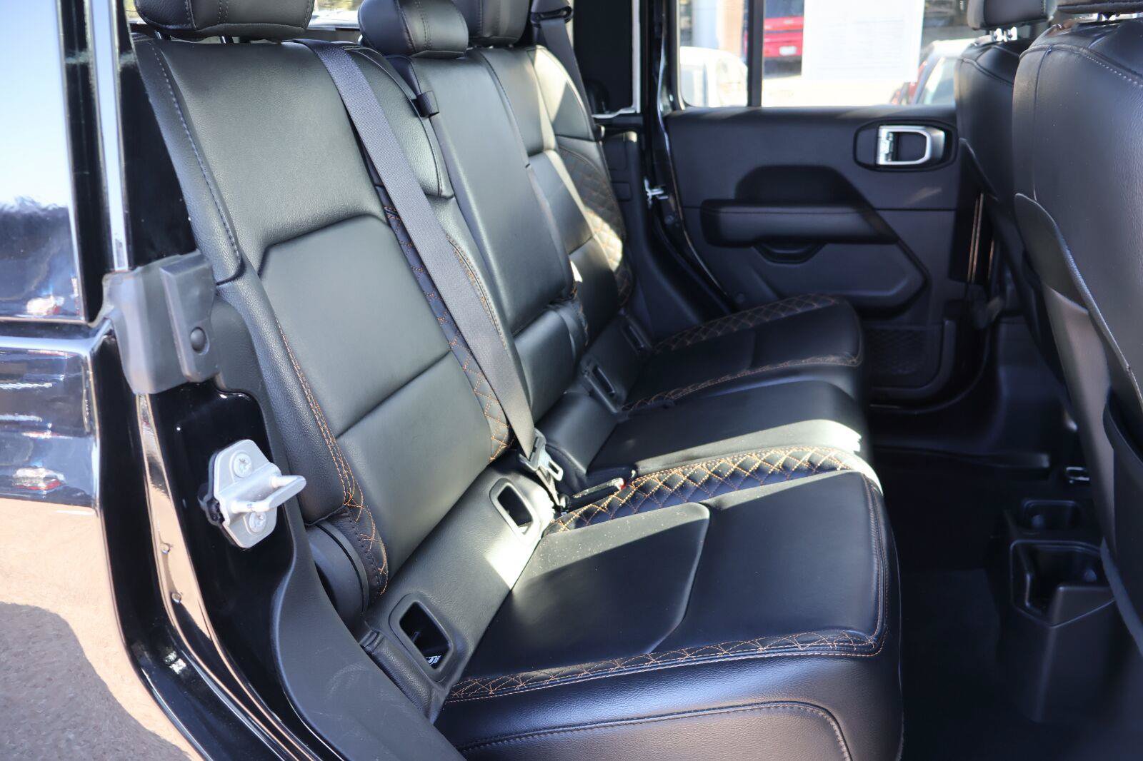 Used 2021 Jeep Gladiator Overland AWD/4WD image 14