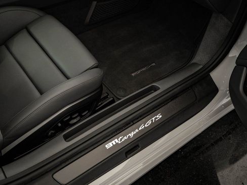 Certified 2022 Porsche 911 Targa 4 GTS image 39