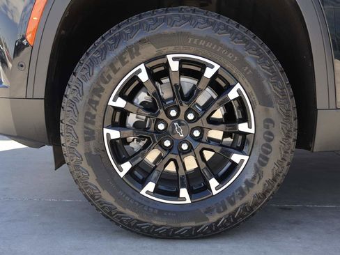 Used 2025 Chevrolet Traverse Z71 w/ Enhanced Driving Package AWD/4WD image 6
