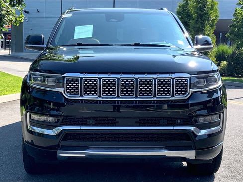 Used 2022 Jeep Grand Wagoneer Series III AWD/4WD image 3
