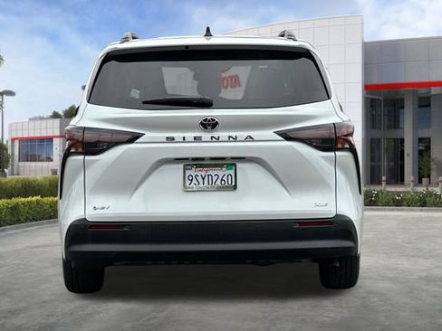 Certified 2026 Toyota Sienna XLE FWD image 6