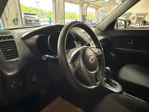 Used 2011 Kia Soul + w/ Audio Pkg FWD image 11