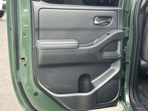 Used 2022 Nissan Frontier SV w/ Technology Package image 16