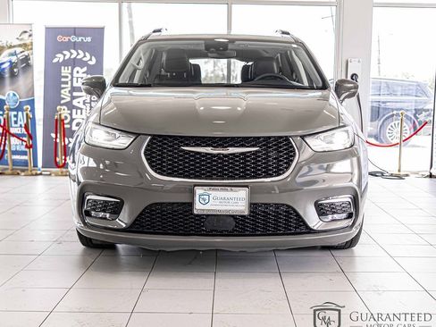 Used 2022 Chrysler Pacifica Touring-L image 3
