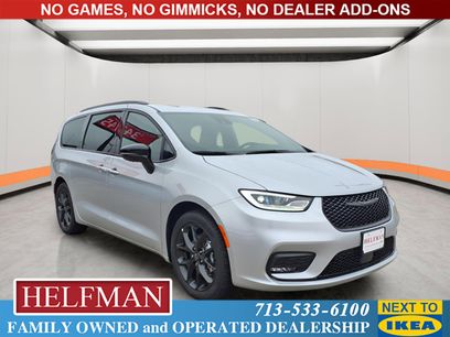 New 2026 Chrysler Pacifica Select w/ S Appearance Package