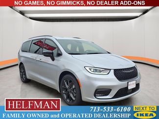 New 2026 Chrysler Pacifica Select w/ S Appearance Package video 1