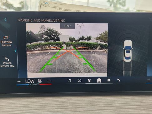 New 2025 BMW 330i xDrive Sedan w/ Convenience Package image 25