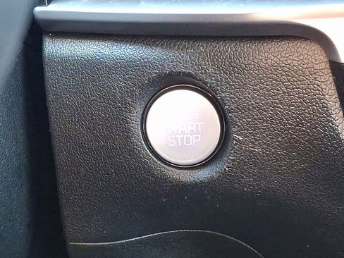 Used 2024 Kia Sorento S image 21