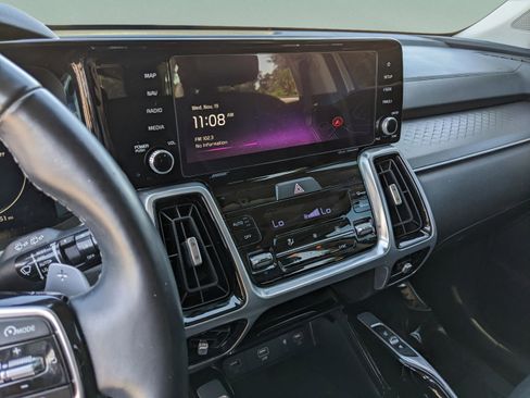 Used 2023 Kia Sorento SX image 22